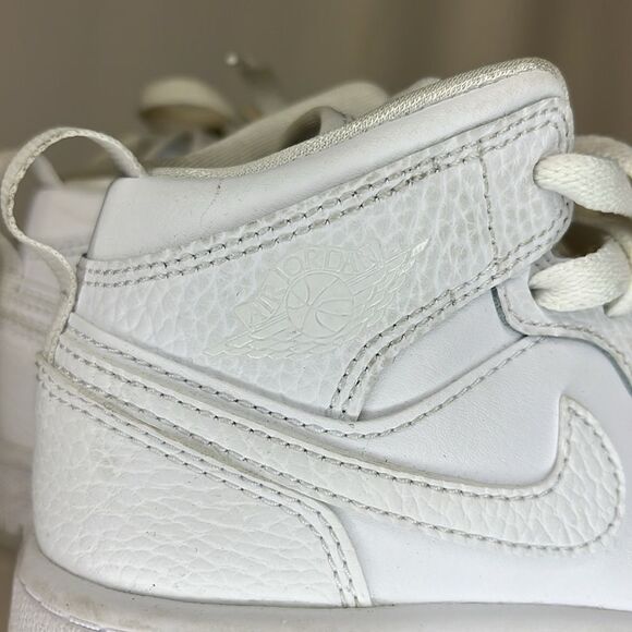 JORDAN 1 MID TRIPLE WHITE YOUTH SNEAKER FTL-01-021 - Picture 2 of 8